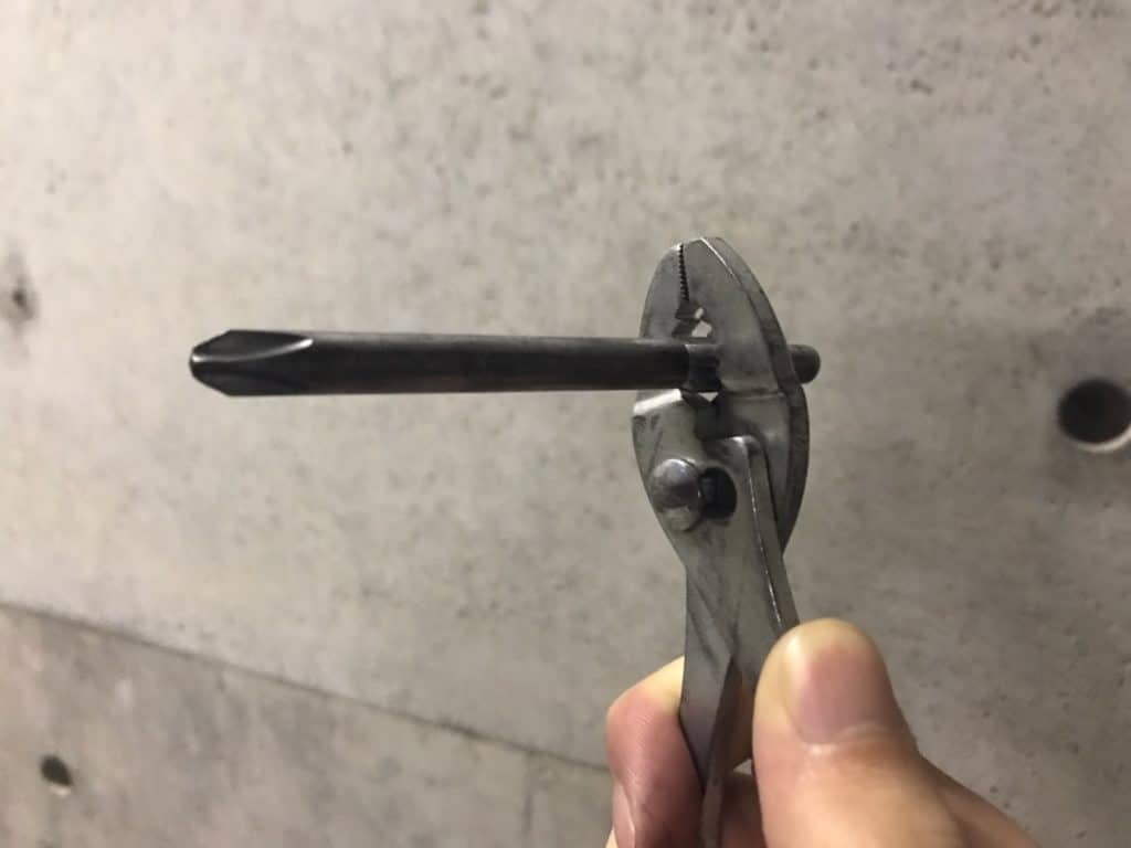 ドライバーとプライヤー